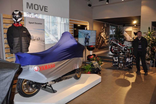 presentación yamaha tmax 560 03