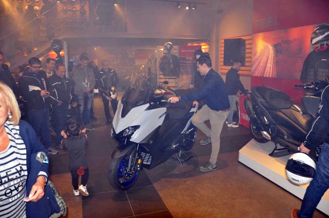 presentación yamaha tmax 560 13