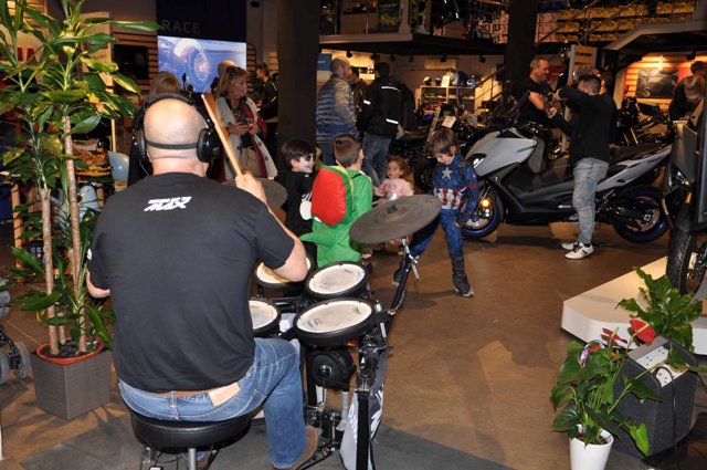 presentación yamaha tmax 560 14